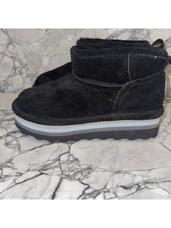 BearPaw Other - Bearpaw Retro Shorty Ankle Boots Black Suede 4Y UK 3